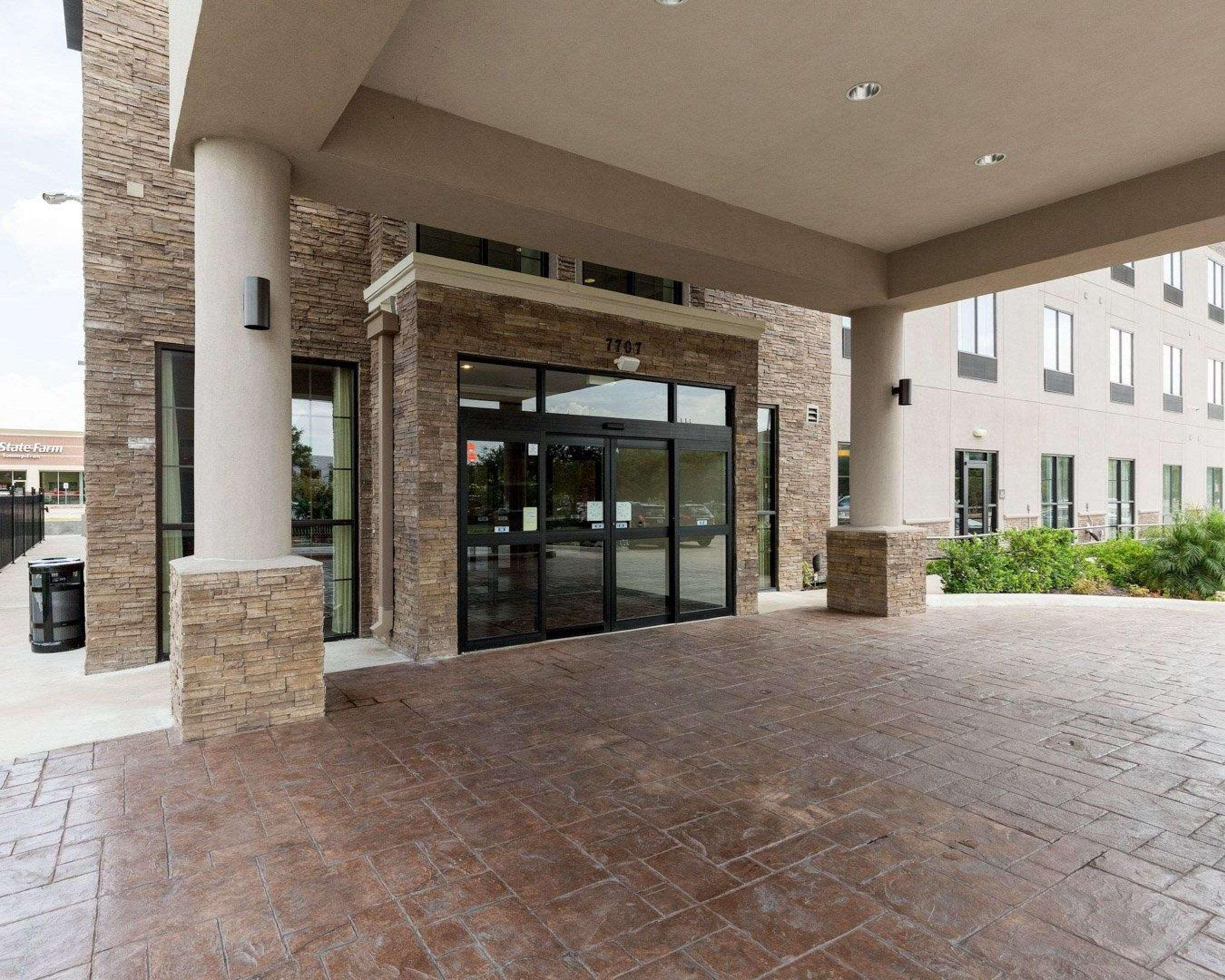 Hotel Comfort Near Westchase On Beltway 8 3*